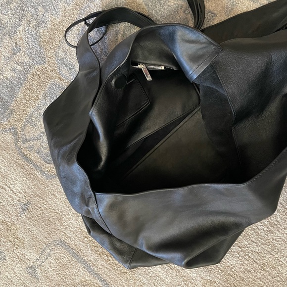 Black Leather Reformation Oversized Vittoria Tote Bag - Picture 3 of 9